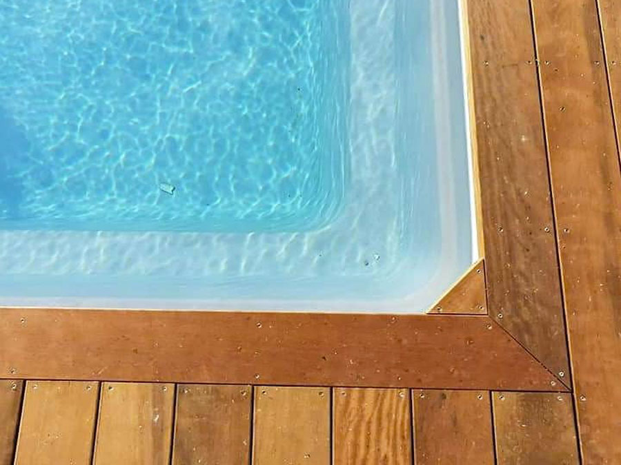 plage de piscine bois détail
